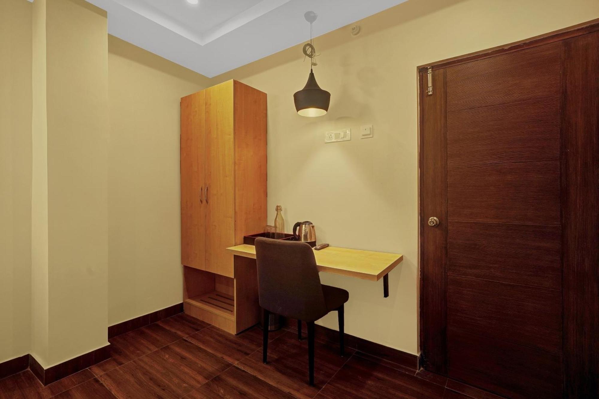 Capital O De Alphabet Kakinada Hotel Kültér fotó