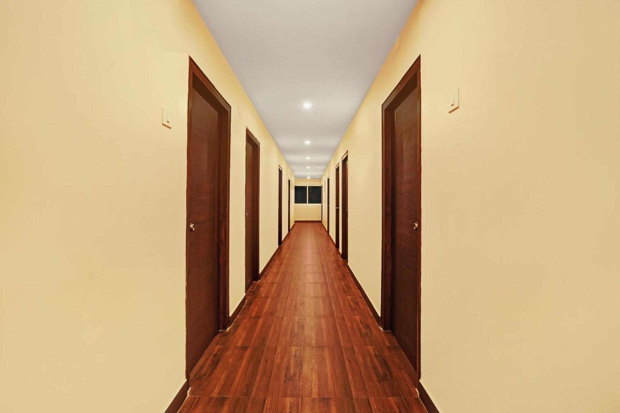 Capital O De Alphabet Kakinada Hotel Kültér fotó